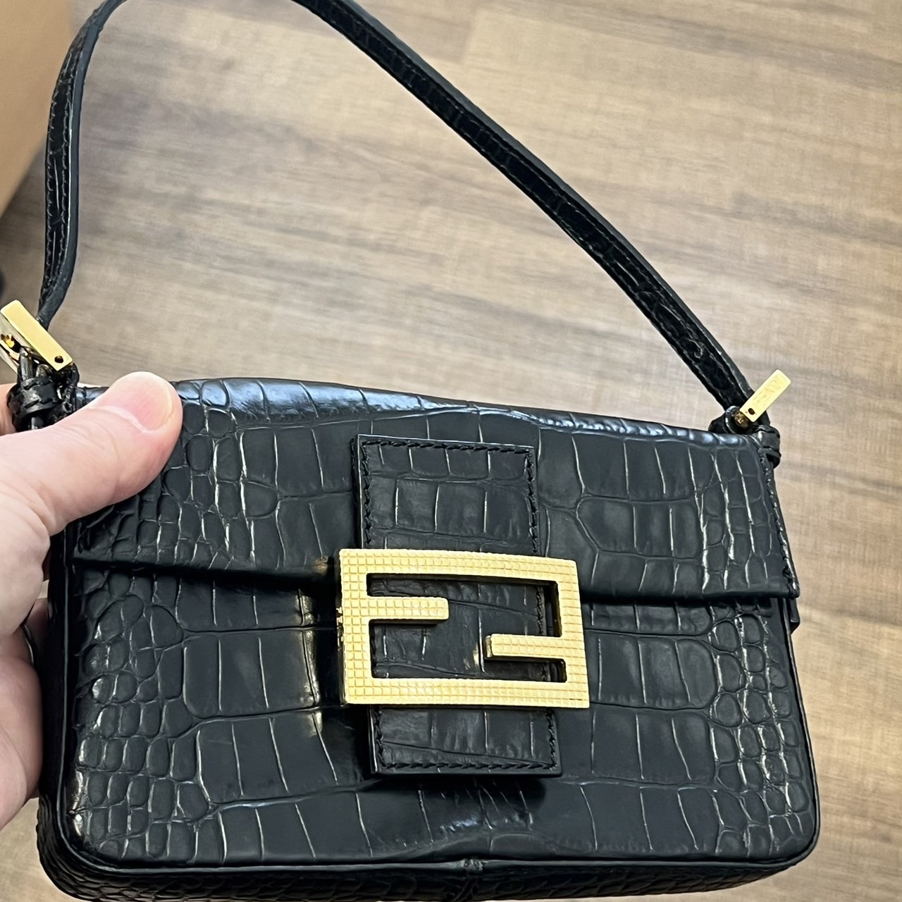 FENDIのショルダーバッグを10万円でお買取りさせて頂きました！！ 買取専門店 源  津山インター店